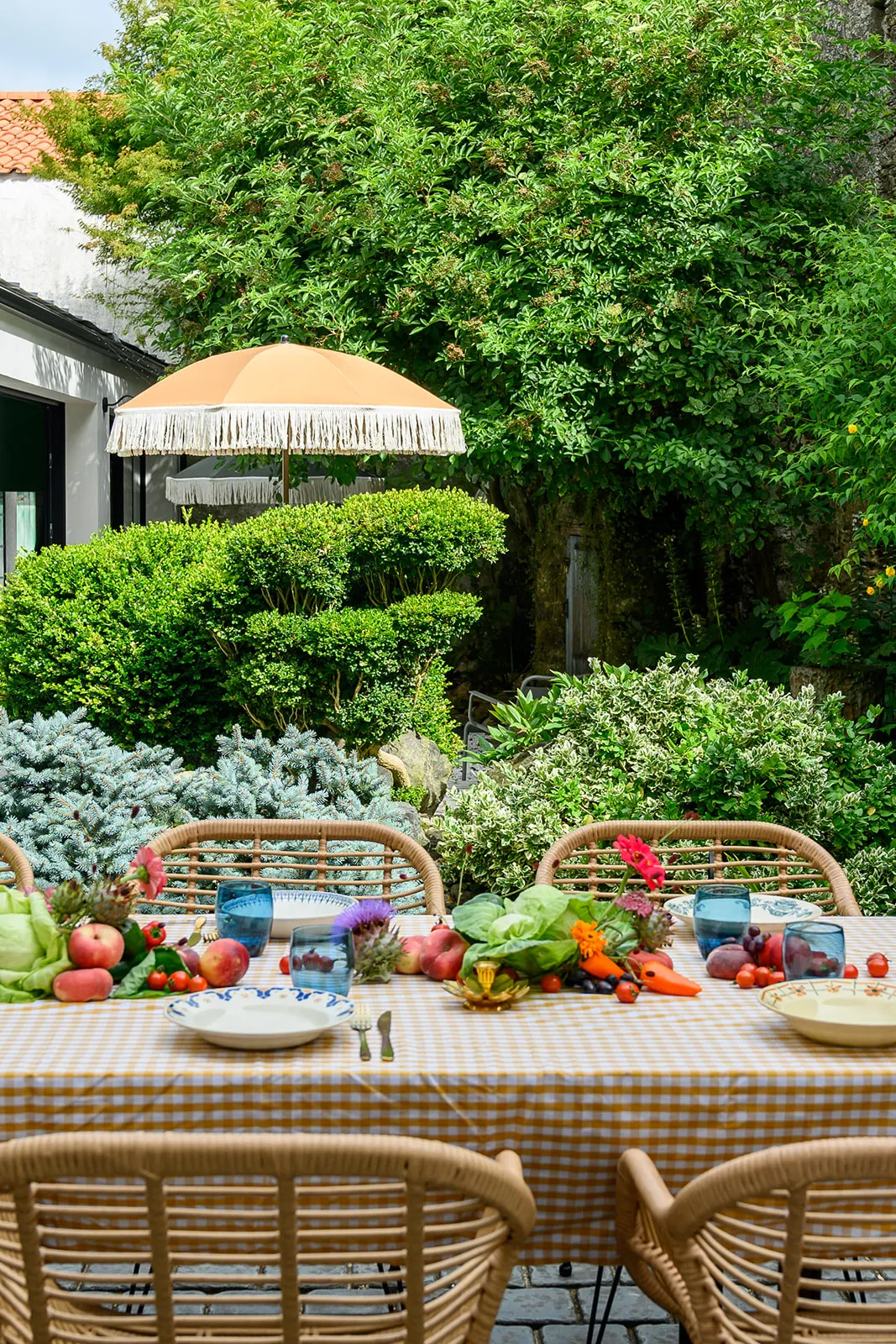 The patio at Le Clos du Petit Saint Thomas